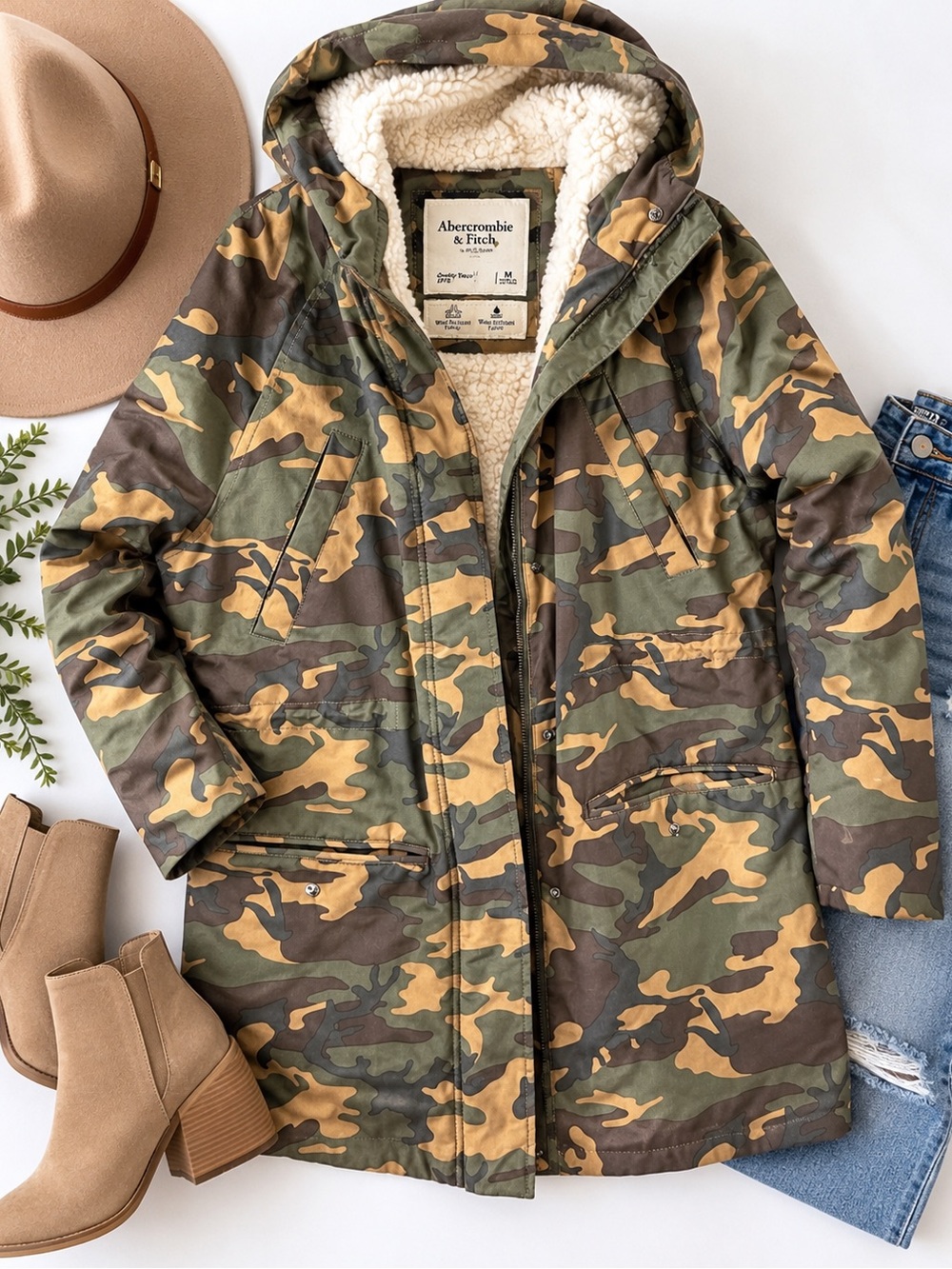Abercrombie & Fitch Camo Sherpa-Lined Hooded Parka Jacket Size M
